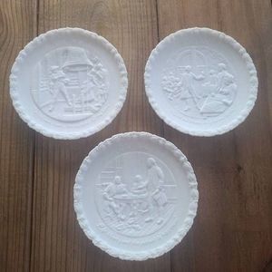 Vintage 3 Fenton milk glass 1776-1976 Bicentennial Plates, 8-1/8" in each